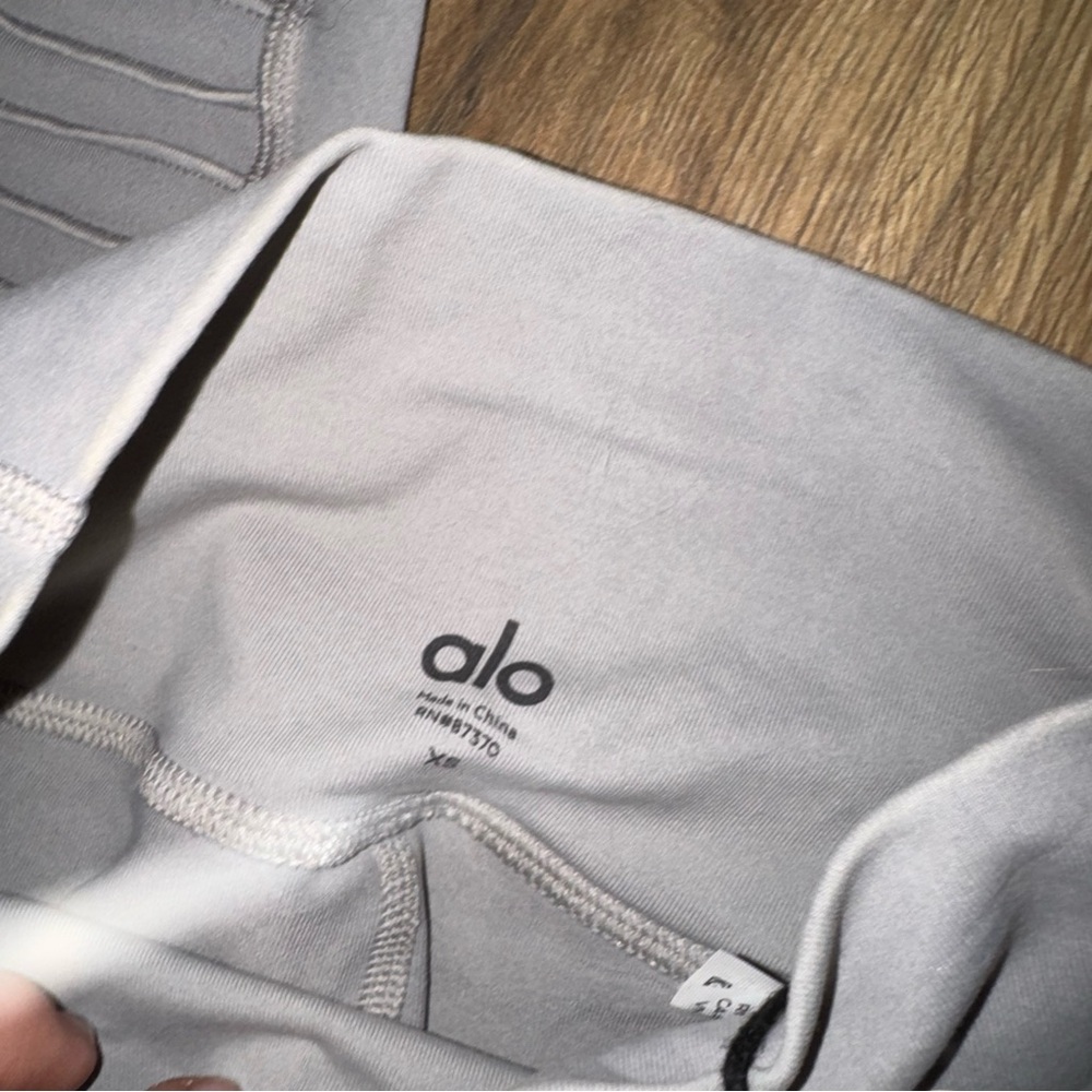 ALO Yoga Light Gray Ribbed Leggings - Picture 4 of 5